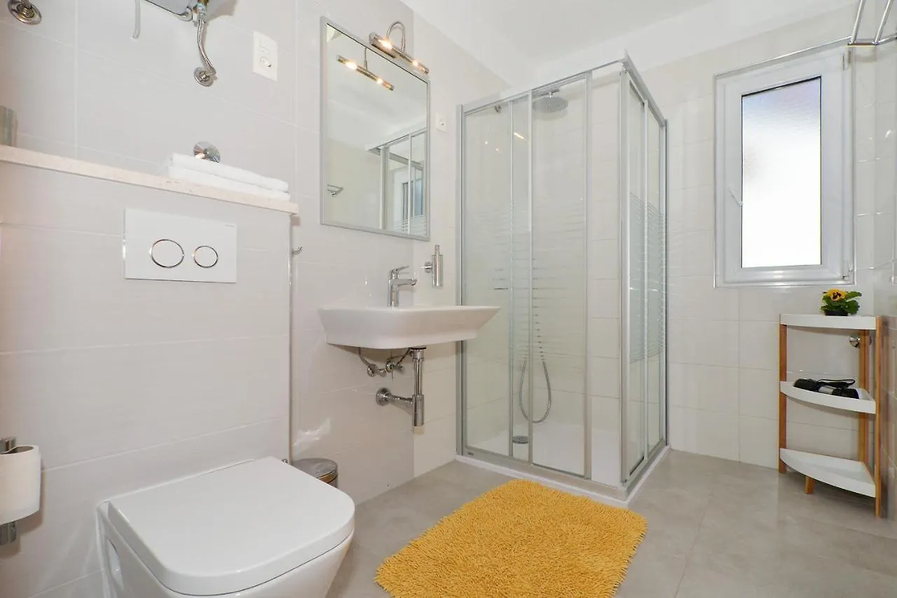 Apartments Inge Seget Vranjica