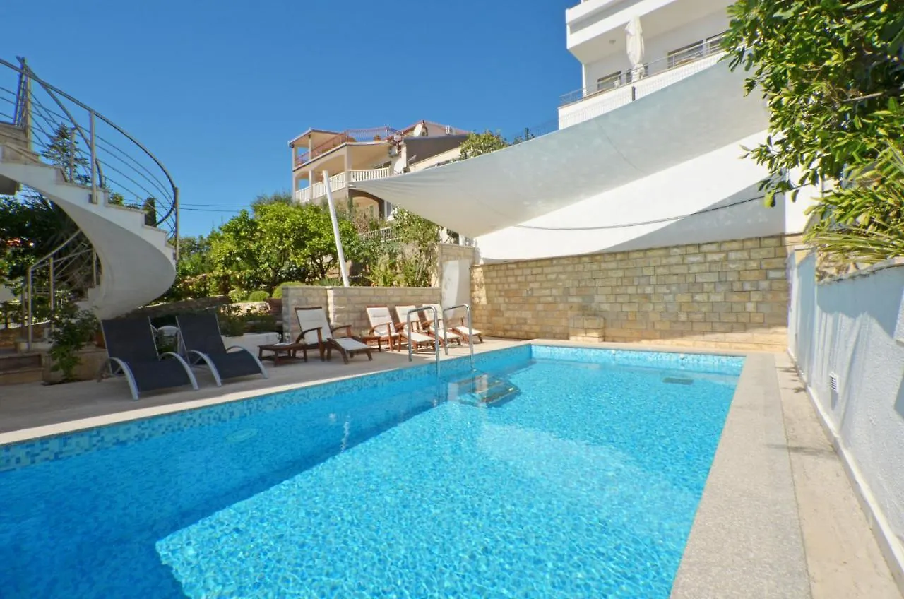 Apartments Inge Seget Vranjica