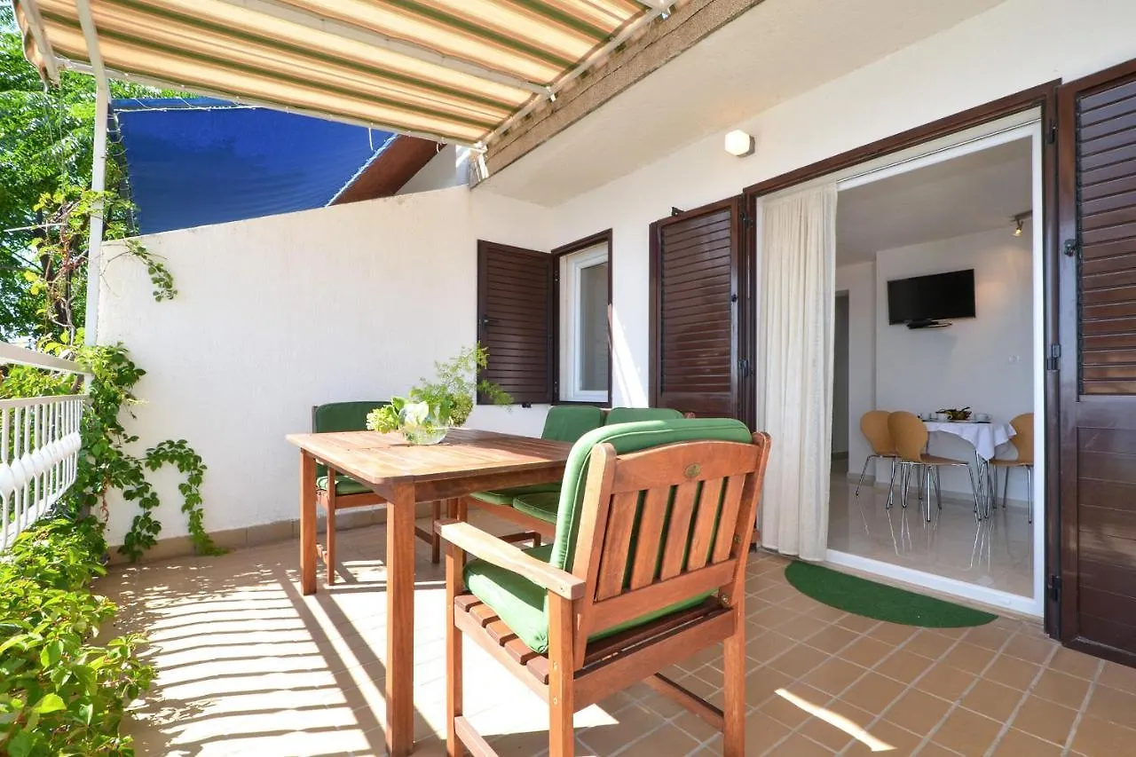 Apartments Inge Seget Vranjica 0*,
