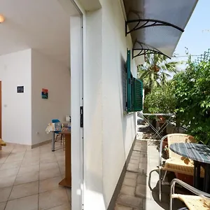Mare - 30 M From Pebble Apartman