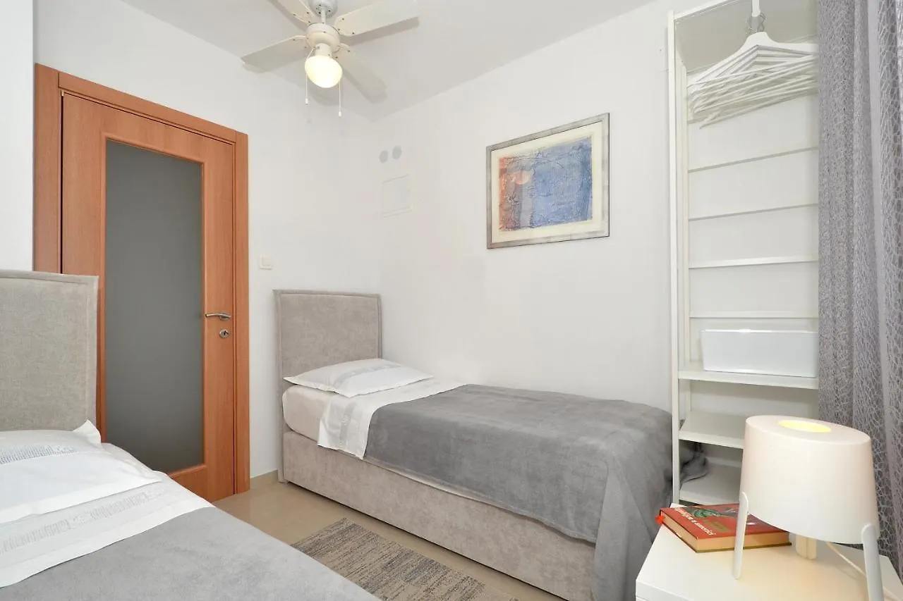 Apartments Inge Seget Vranjica